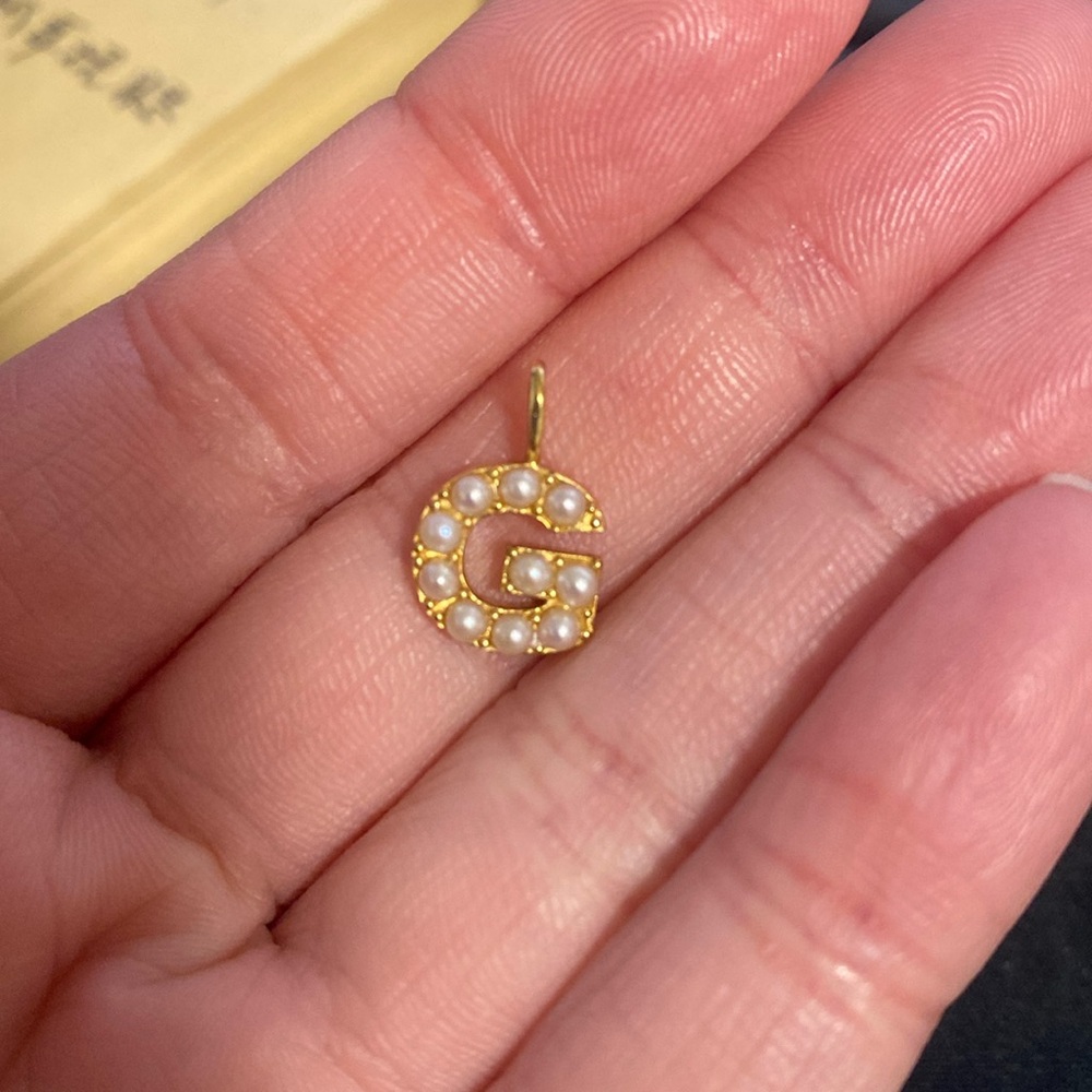 Otiumberg Pearl Initial Pendant